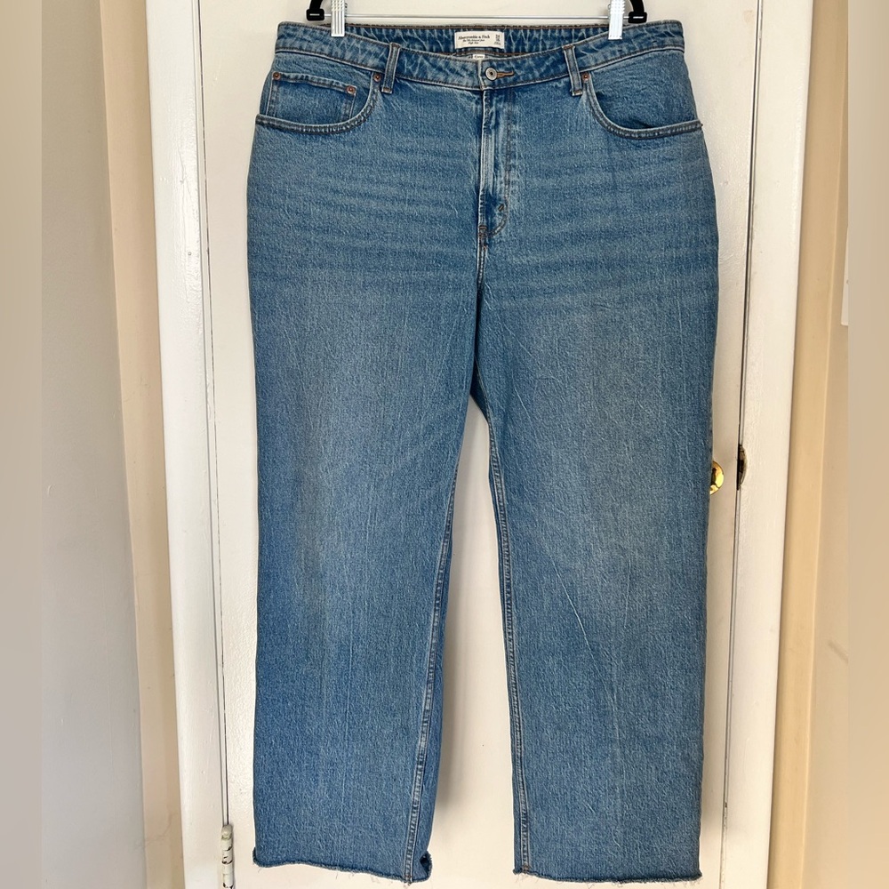 Abercrombie Curve Love 90s High Rise Straight Jeans